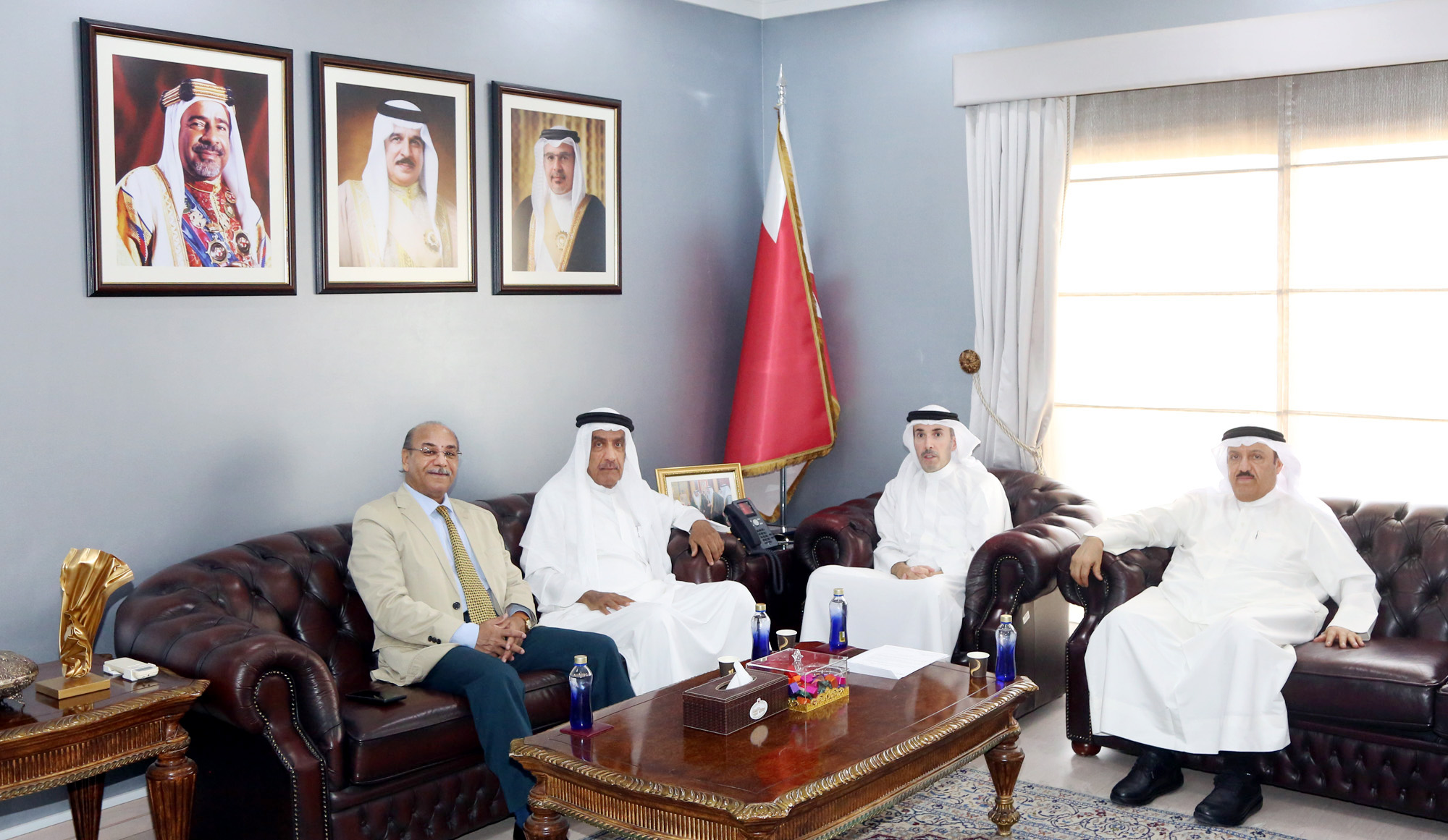 محافظ العاصمة يشيد بدور نادي الخريجين في دعم الحراك الثقافي والاجتماعي<